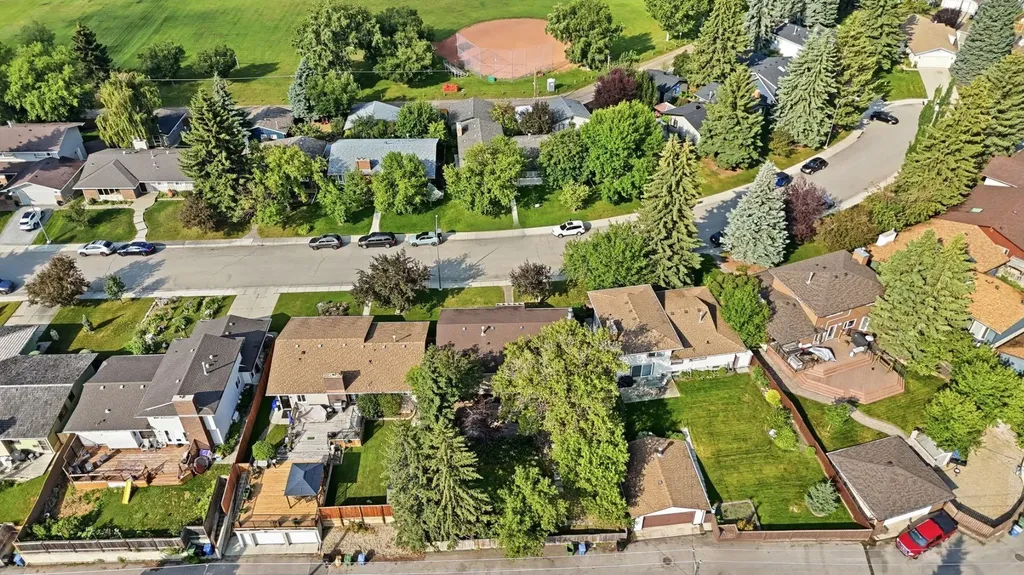 248 Parkland Crescent SE Calgary AB T2J 3Y5