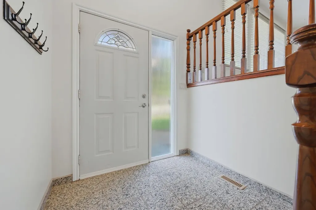 248 Parkland Crescent SE Calgary AB T2J 3Y5