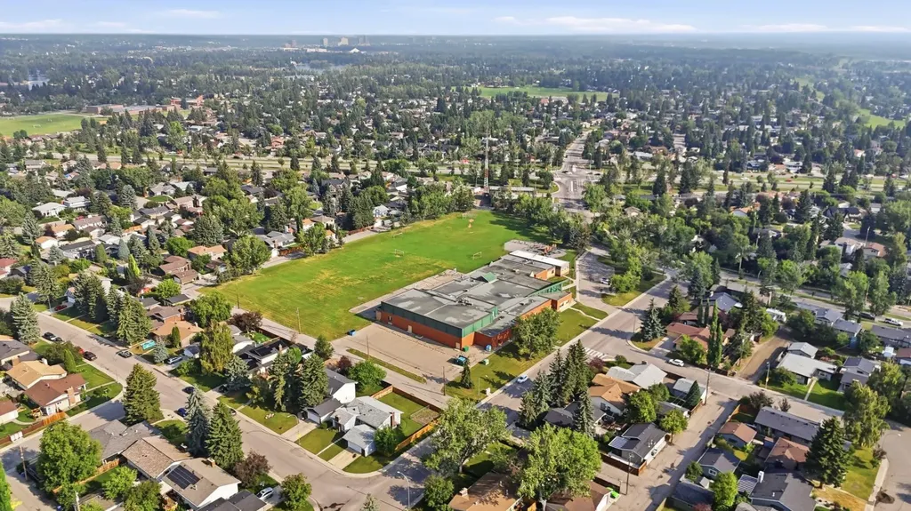 248 Parkland Crescent SE Calgary AB T2J 3Y5