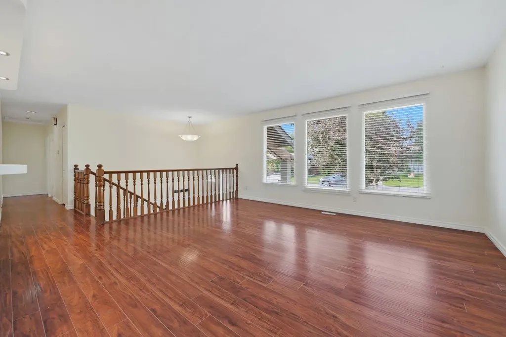248 Parkland Crescent SE Calgary AB T2J 3Y5