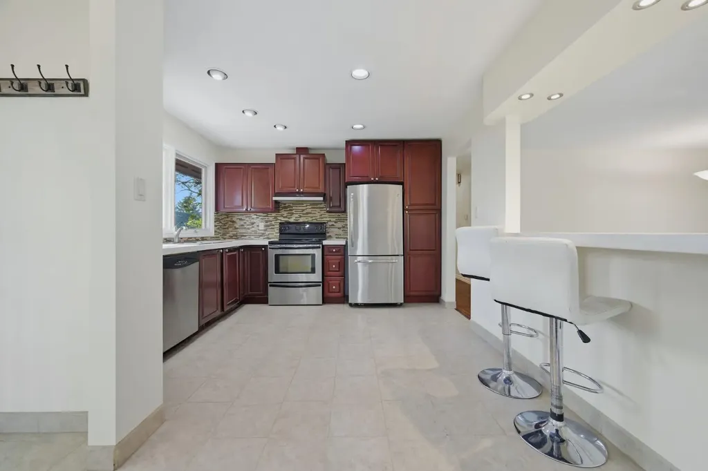 248 Parkland Crescent SE Calgary AB T2J 3Y5