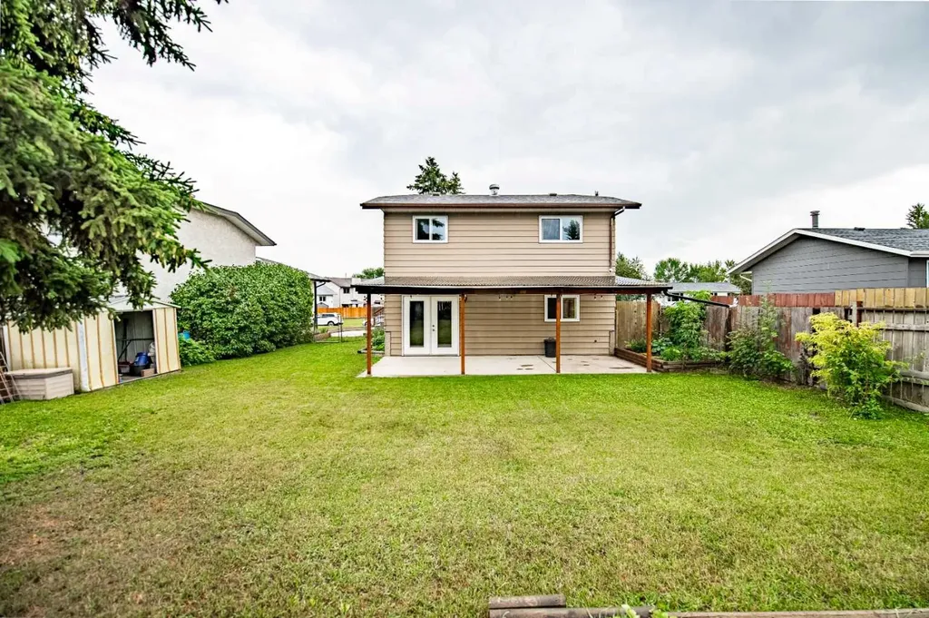 12 Opal Close Lacombe AB T4L1P9