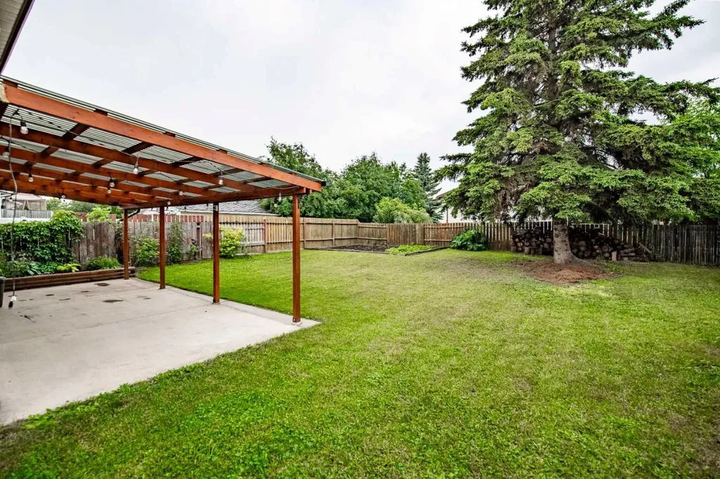 12 Opal Close Lacombe AB T4L1P9