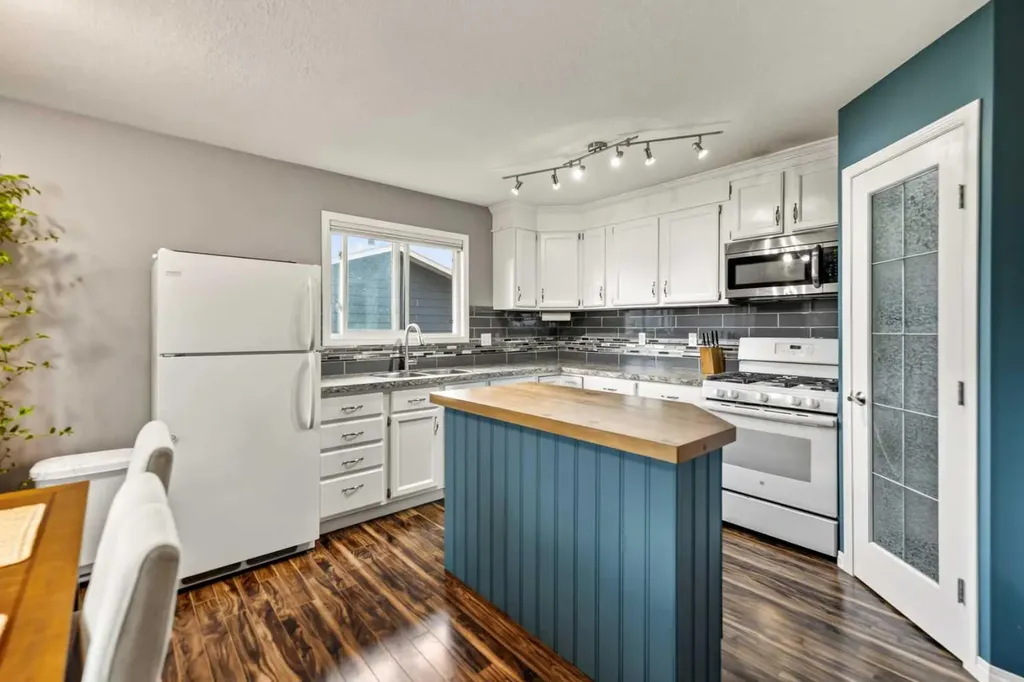 12 Opal Close Lacombe AB T4L1P9