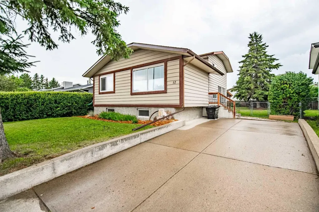 12 Opal Close Lacombe AB T4L1P9