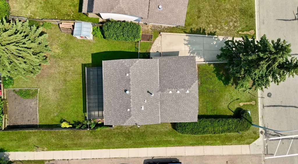 12 Opal Close Lacombe AB T4L1P9