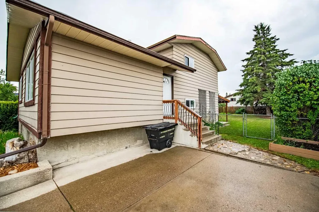 12 Opal Close Lacombe AB T4L1P9