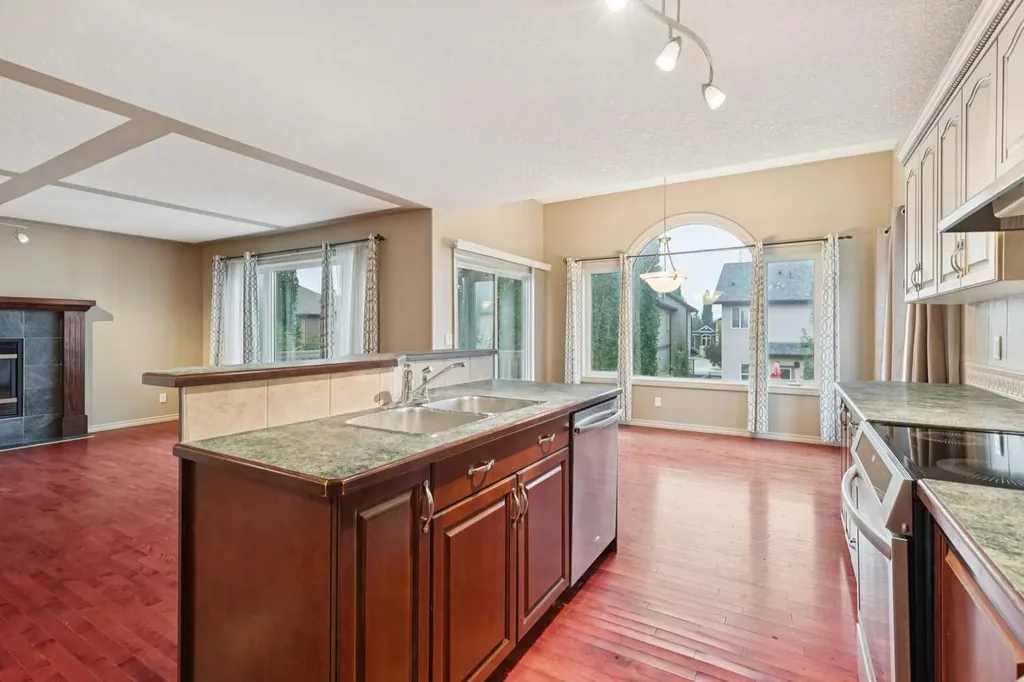 763 Cimarron Close Okotoks AB T1S 1X3