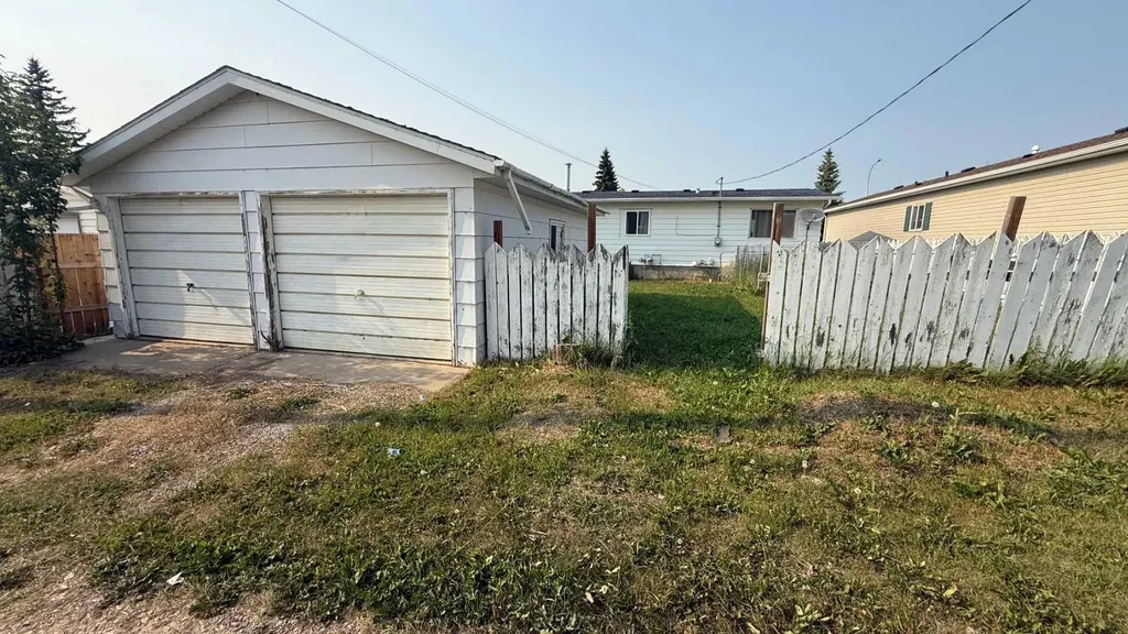 275 7 Street SE Three Hills AB T0M 2A0