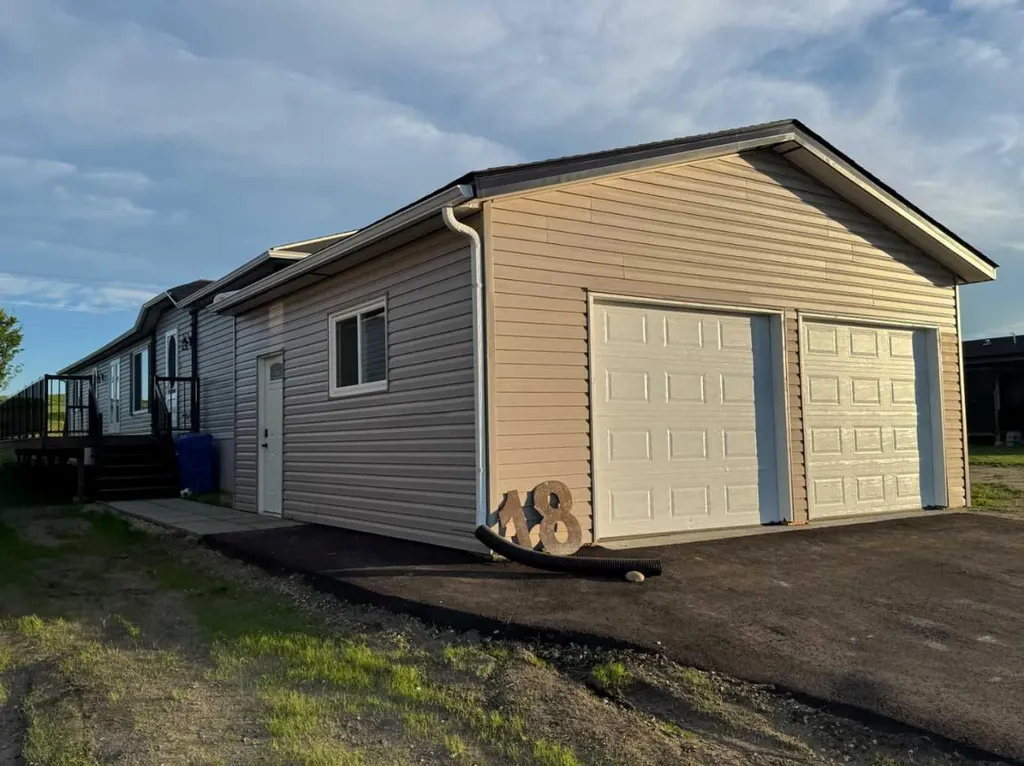 18 Mckay Place Blackfalds AB T4M 0X5