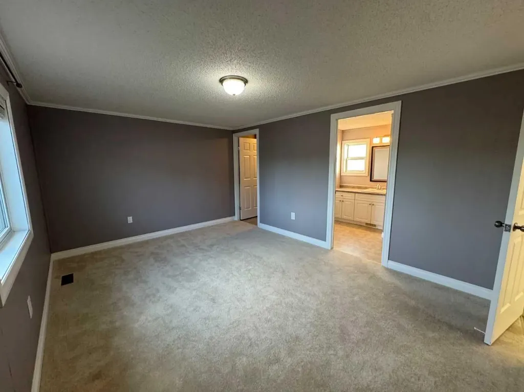 18 Mckay Place Blackfalds AB T4M 0X5