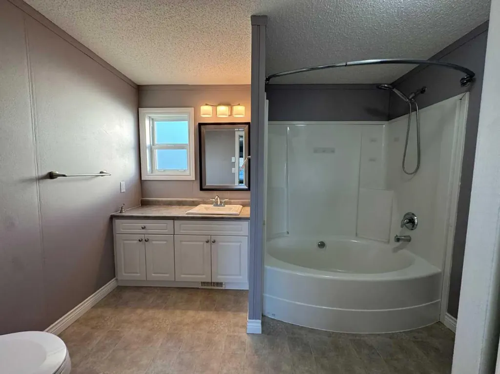 18 Mckay Place Blackfalds AB T4M 0X5