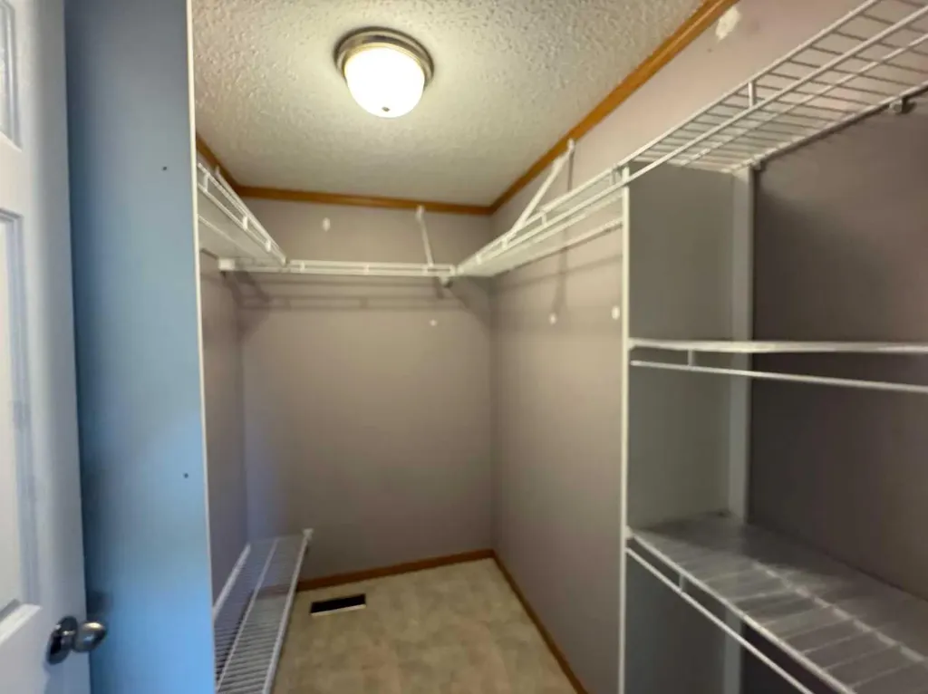 18 Mckay Place Blackfalds AB T4M 0X5