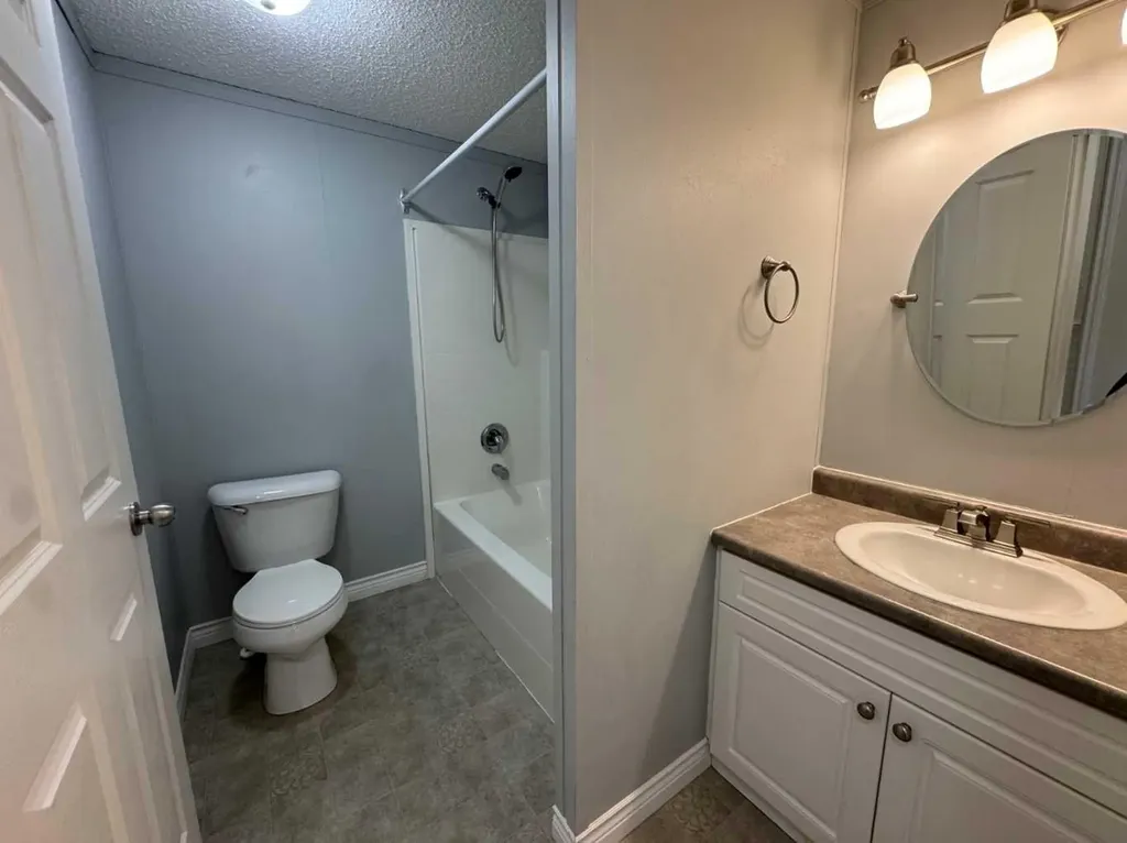 18 Mckay Place Blackfalds AB T4M 0X5