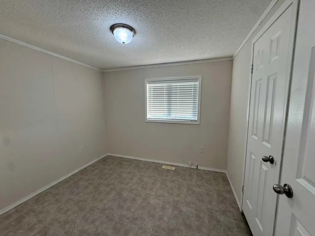 18 Mckay Place Blackfalds AB T4M 0X5