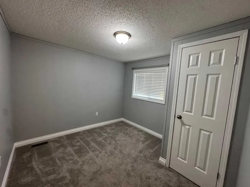 18 Mckay Place Blackfalds AB T4M 0X5