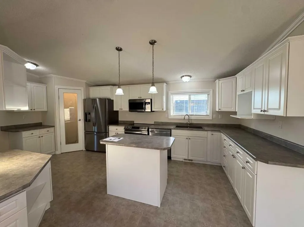 18 Mckay Place Blackfalds AB T4M 0X5