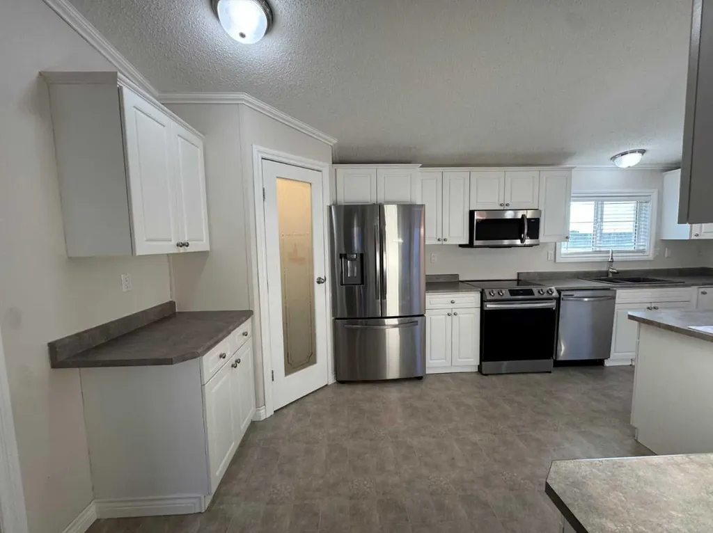 18 Mckay Place Blackfalds AB T4M 0X5