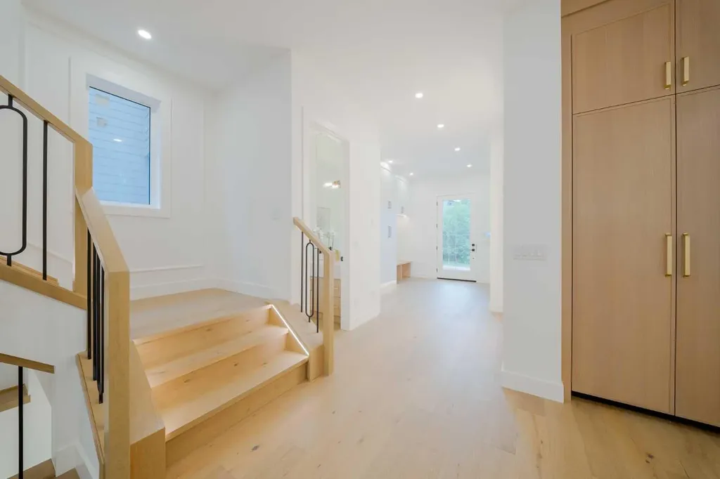 2207 Victoria Crescent NW Calgary AB T2M 4E4