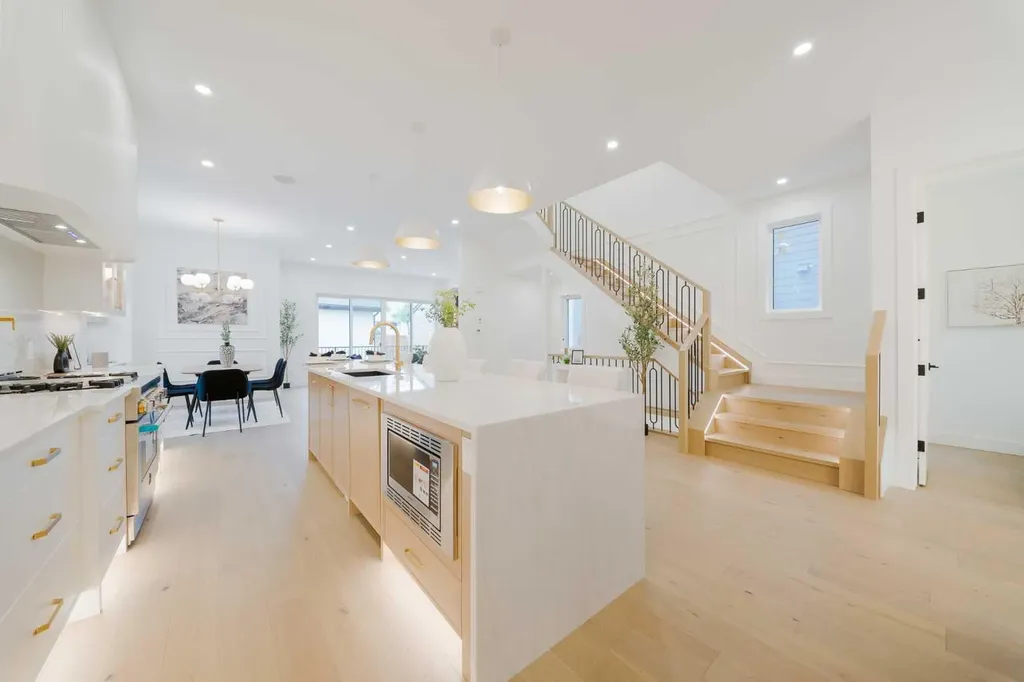 2207 Victoria Crescent NW Calgary AB T2M 4E4