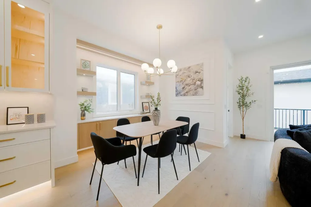 2207 Victoria Crescent NW Calgary AB T2M 4E4