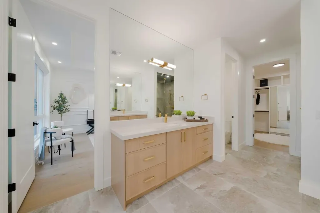 2207 Victoria Crescent NW Calgary AB T2M 4E4