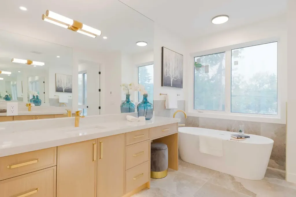 2207 Victoria Crescent NW Calgary AB T2M 4E4