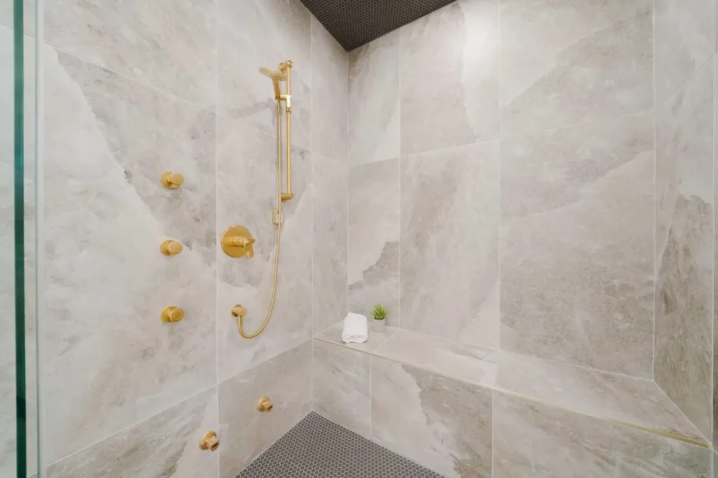 2207 Victoria Crescent NW Calgary AB T2M 4E4