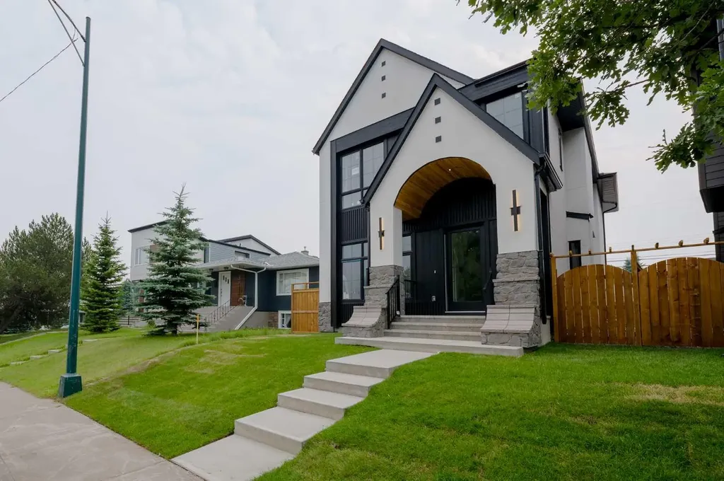 2207 Victoria Crescent NW Calgary AB T2M 4E4