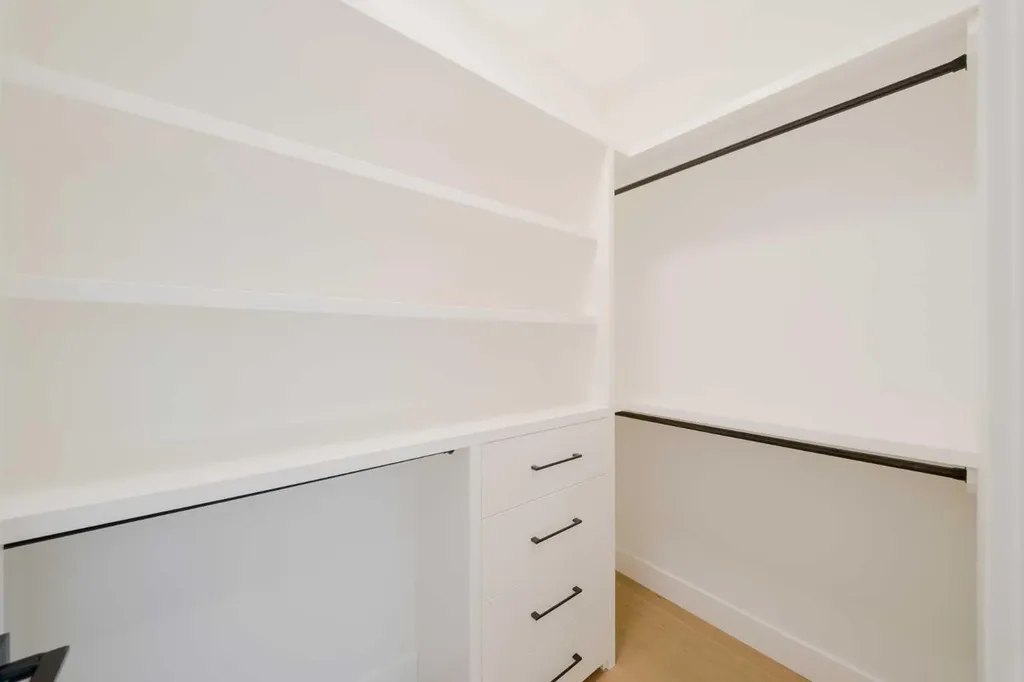 2207 Victoria Crescent NW Calgary AB T2M 4E4
