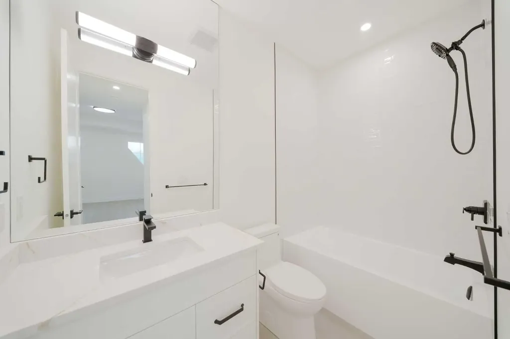 2207 Victoria Crescent NW Calgary AB T2M 4E4