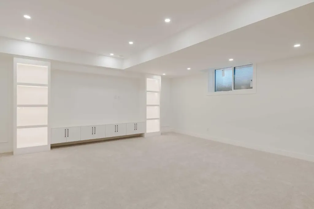 2207 Victoria Crescent NW Calgary AB T2M 4E4