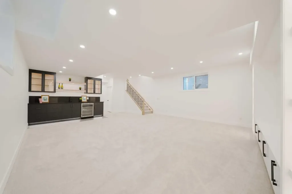 2207 Victoria Crescent NW Calgary AB T2M 4E4