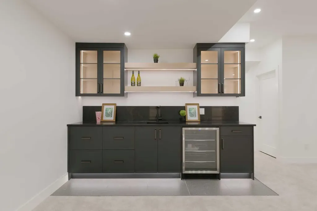 2207 Victoria Crescent NW Calgary AB T2M 4E4