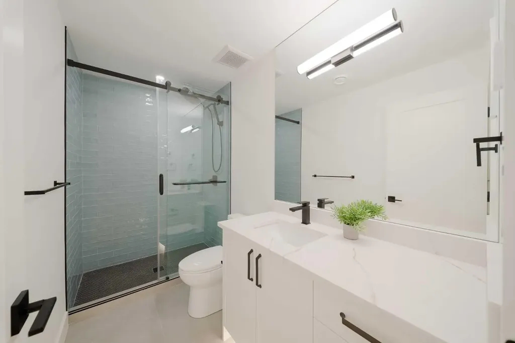 2207 Victoria Crescent NW Calgary AB T2M 4E4