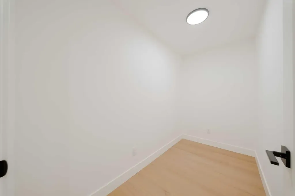 2207 Victoria Crescent NW Calgary AB T2M 4E4