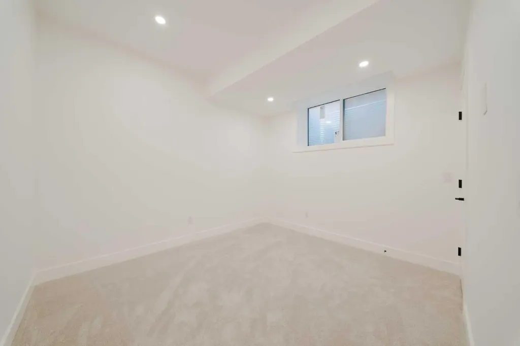 2207 Victoria Crescent NW Calgary AB T2M 4E4