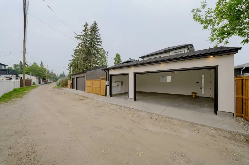 2207 Victoria Crescent NW Calgary AB T2M 4E4