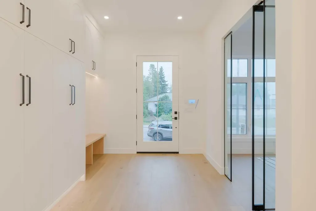 2207 Victoria Crescent NW Calgary AB T2M 4E4