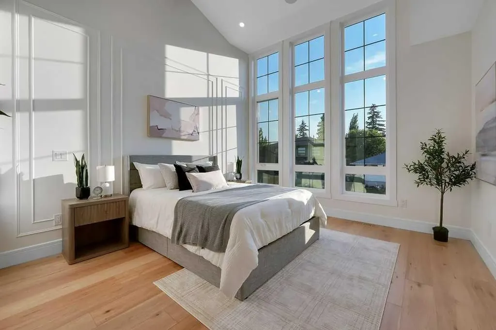 2212 35 Street SW Calgary AB T3E 2X8