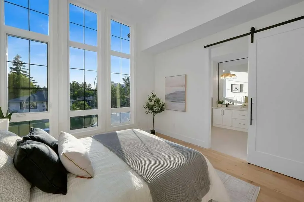 2212 35 Street SW Calgary AB T3E 2X8