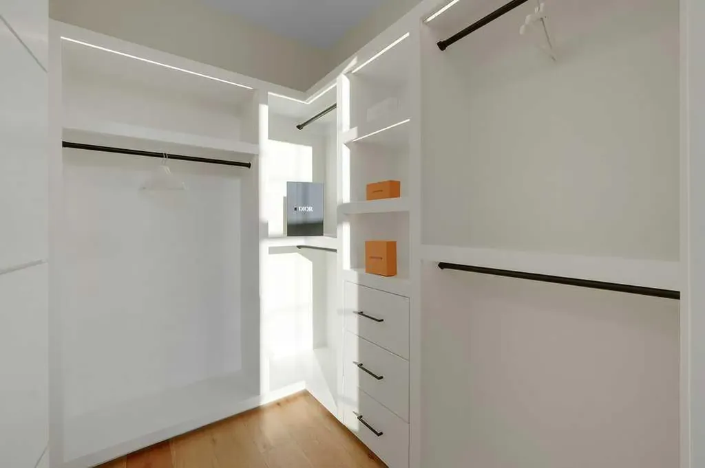 2212 35 Street SW Calgary AB T3E 2X8