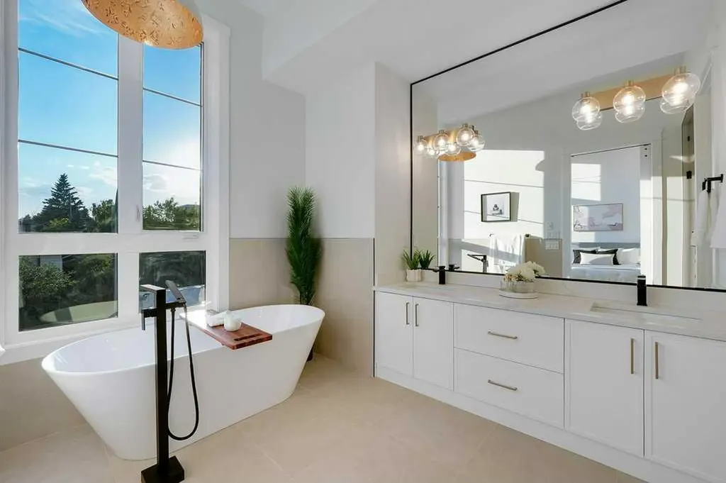 2212 35 Street SW Calgary AB T3E 2X8