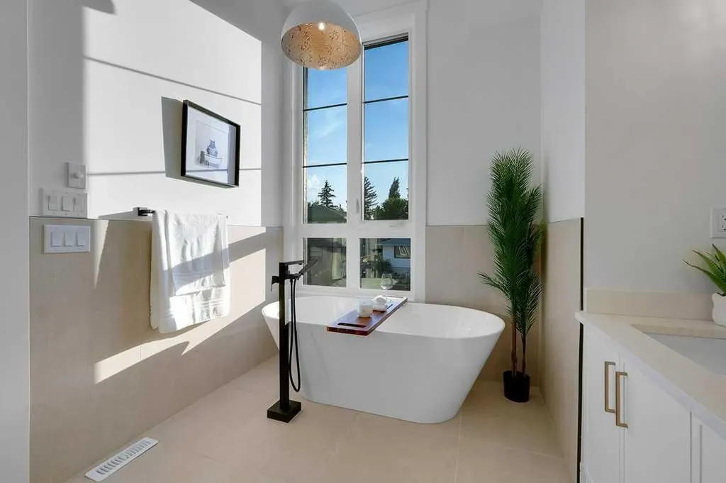 2212 35 Street SW Calgary AB T3E 2X8