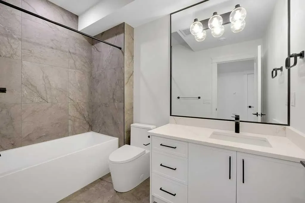 2212 35 Street SW Calgary AB T3E 2X8