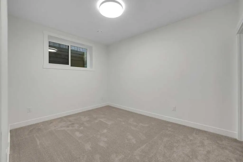 2212 35 Street SW Calgary AB T3E 2X8