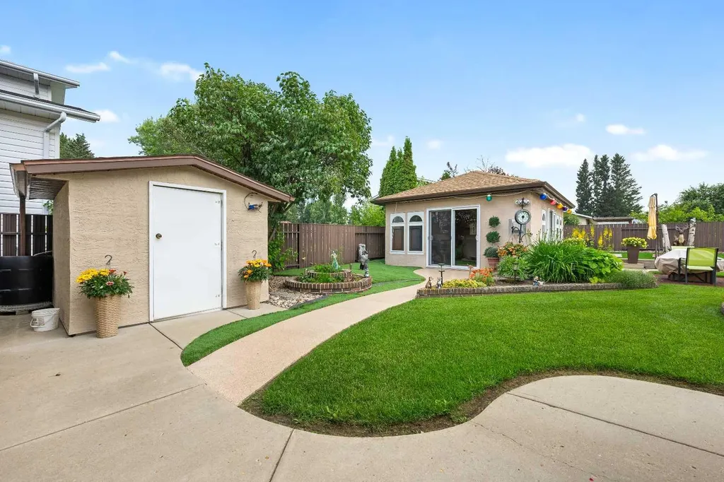 5703 35 Street Lloydminster AB T9V 1W9