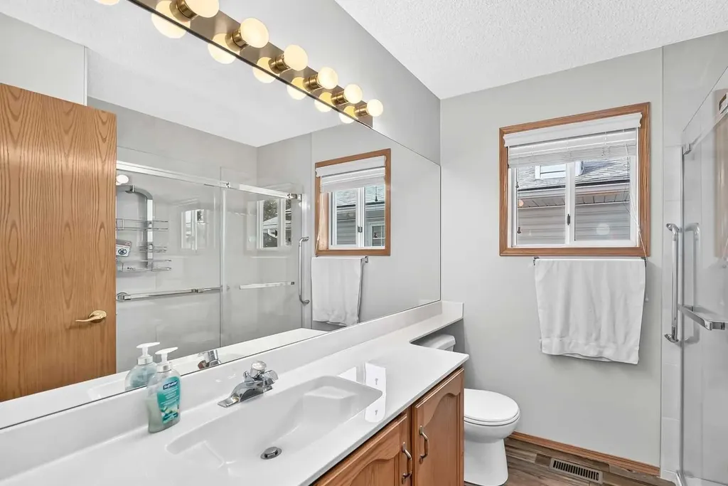 108 Woodside Close NW Airdrie AB T4B 2C7
