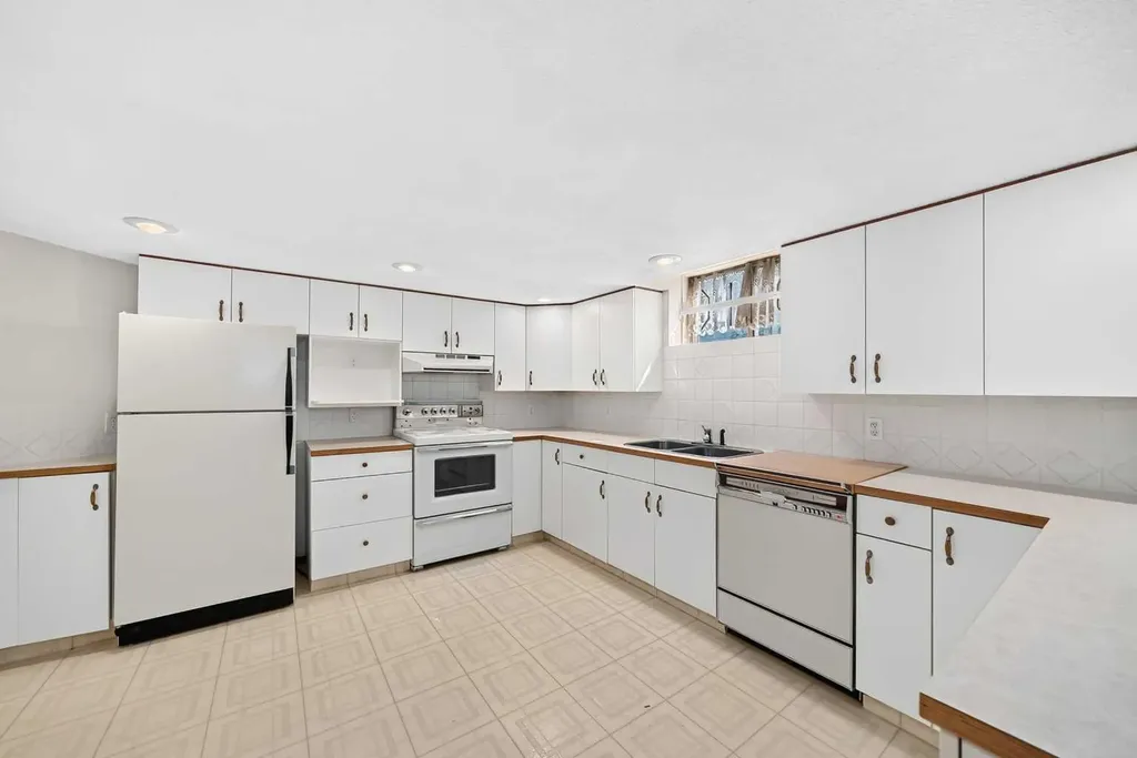 108 Woodside Close NW Airdrie AB T4B 2C7