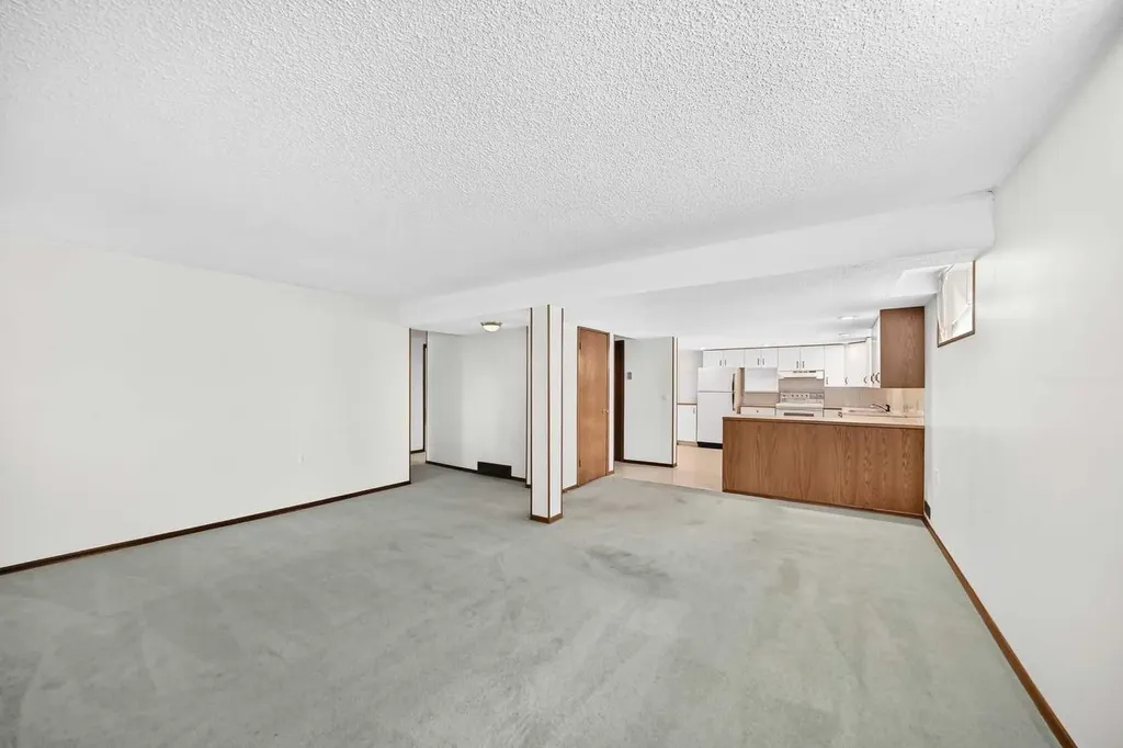 108 Woodside Close NW Airdrie AB T4B 2C7